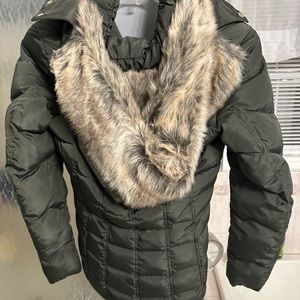 This is almost new hardly worn jacket